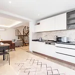 Aparthotel Deluxe *