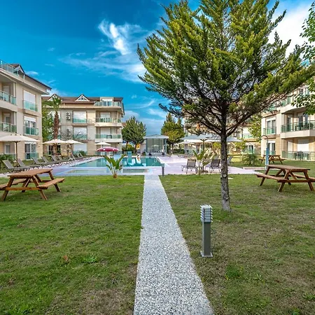 Aparthotel Deluxe *
