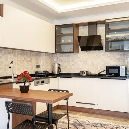 Deluxe Apartmanhotel *